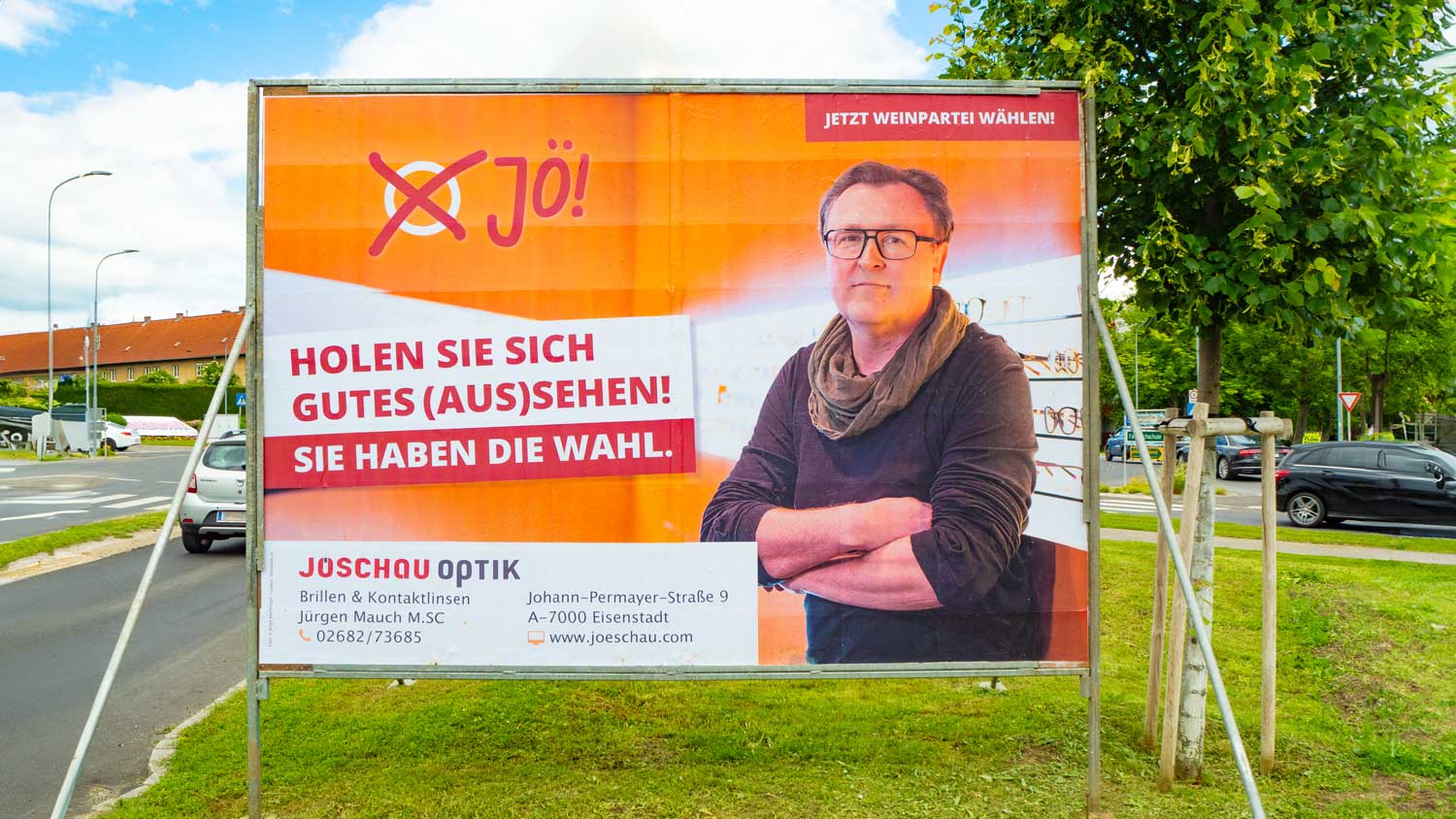 Plakatwerbung im Burgenland mit Layout von Mausblau